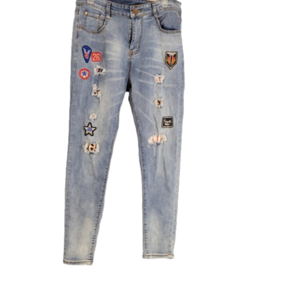 Cute Blue Jeans with Logo Patchwa - Picture 4 of 9